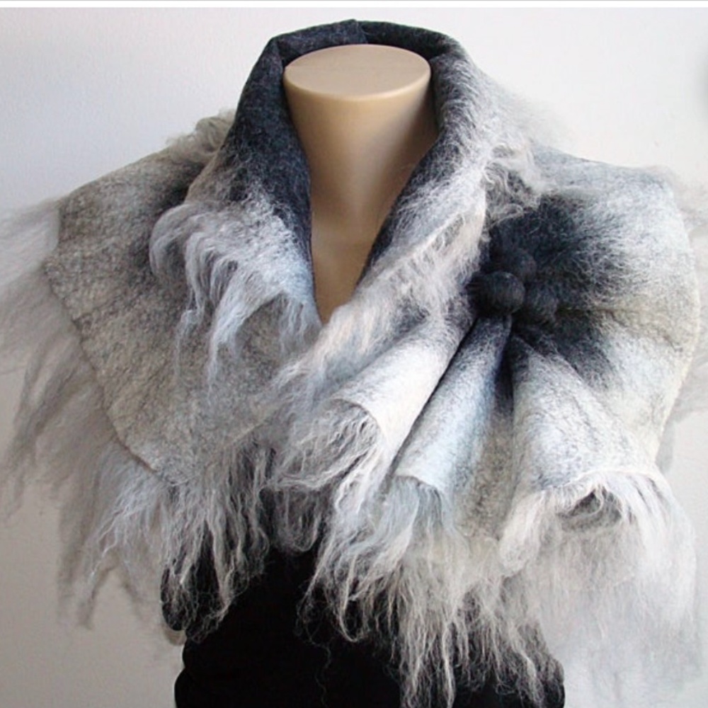 NWOT. Handmade White and dark gray wool scarf by artist Natalia Malik
